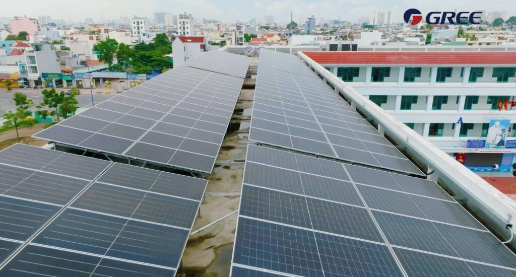 Tấm pin điện mặt trời áp mái