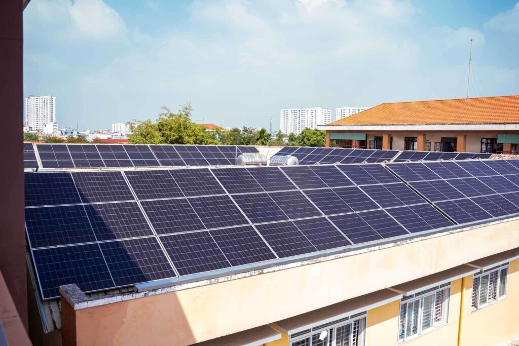 200 tấm pin năng lượng mặt trời